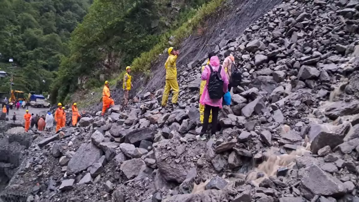 केदारनाथ से लौट रहे श्रद्धालु स्लाइड जोन में फंसे, एसडीआरएफ ने किया रेस्क्यू