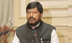 मराठी बोलने के लिए किसी के साथ दादागिरी करना अस्वीकार्य: रामदास अठावले