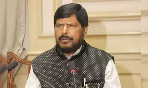 मराठी बोलने के लिए किसी के साथ दादागिरी करना अस्वीकार्य: रामदास अठावले