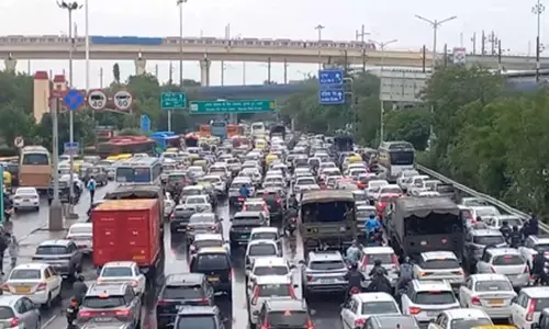 दिल्ली में बारिश बनी मुसीबत : जलभराव और जाम से ऑफिस जाने वाले परेशान