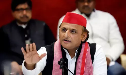 रास्ता बनाने के नाम पर वृंदावन में आस्था न बिगाड़े सरकार: अखिलेश यादव `