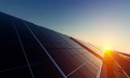 सोलर एनर्जी क्षमता के साथ बैटरी स्टोरेज कैपेसिटी का भी करना होगा विस्तार : अजय माथुर