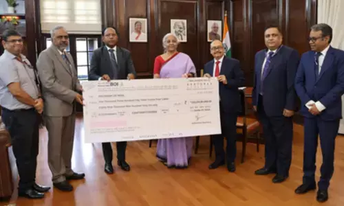 सरकार को वित्त वर्ष 2025 के लिए 3 सार्वजनिक क्षेत्र के बैंकों से 5,304 करोड़ रुपए का लाभांश मिला सरकार को वित्त वर्ष 2025 के लिए 3 सार्वजनिक क्षेत्र के बैंकों से 5,304 करोड़ रुपए का लाभांश मिला