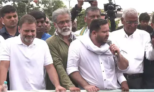 राहुल गांधी पहुंचे पटना, बिहार बंद में लिया हिस्सा