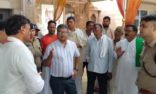 गौतमबुद्ध नगर : कांवड़ यात्रा सकुशल संपन्न कराने के लिए डीएम ने मंदिर में व्यवस्थाओं का लिया जायजा