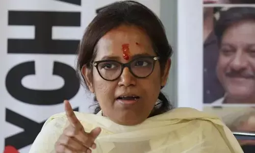 कानून तोड़ने का अधिकार किसी को भी नहीं : वर्षा गायकवाड