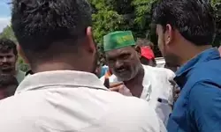 बिहार बंद के दौरान राजद नेता ने दिखाई गुंडागर्दी, एंबुलेंस चालक को दी धमकी बिहार बंद के दौरान राजद नेता ने दिखाई गुंडागर्दी, एंबुलेंस चालक को दी धमकी