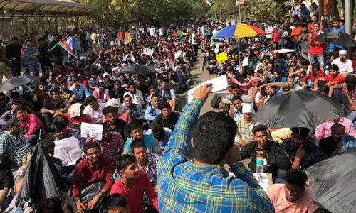 सरकारी राशन डिपो से मिलने वाले सरसों तेल की कीमतें बढ़ाने पर कांग्रेस का प्रदर्शन