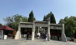 चीन में कन्फ़्यूशियस को मिलता है बहुत सम्मान, उनके नाम पर बना विशाल मंदिर