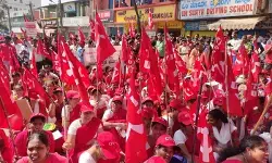 मज़दूरों की अखिल भारतीय हड़ताल की बड़ी सफलता एक चेतावनी