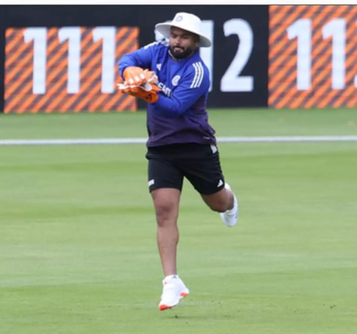 लॉर्ड्स टेस्ट : ऋषभ पंत घायल, ध्रुव जुरेल कर रहे विकेटकीपिंग