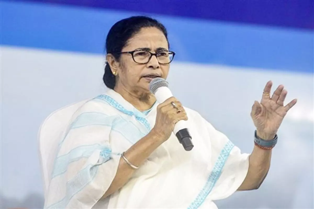 सीएम ममता बनर्जी ने दिल्ली सरकार पर बंगालियों को परेशान करने का लगाया आरोप