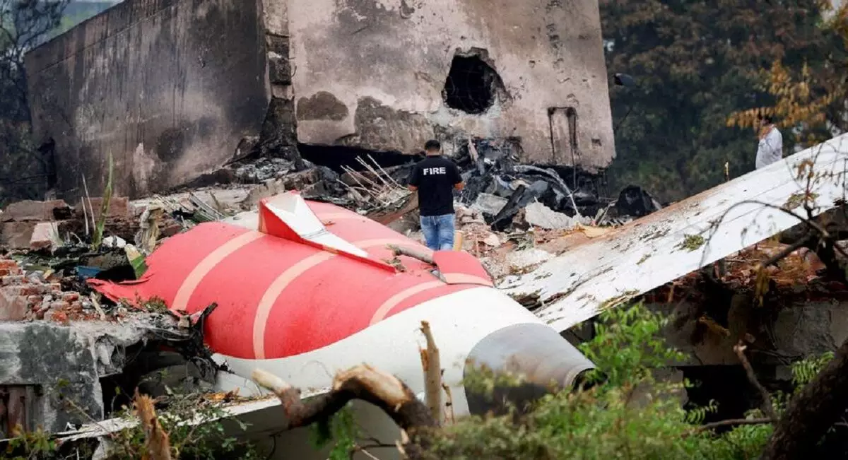 एयर इंडिया क्रैश: उड़ान भरते ही बंद हो गए थे दोनों इंजन एयर इंडिया क्रैश: उड़ान भरते ही बंद हो गए थे दोनों इंजन