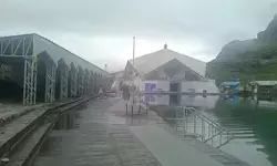 बद्रीनाथ-हेमकुंड साहिब यात्रा पर मानसून का असर, हाईवे बंद होने से श्रद्धालुओं की संख्या घटी बद्रीनाथ-हेमकुंड साहिब यात्रा पर मानसून का असर, हाईवे बंद होने से श्रद्धालुओं की संख्या घटी