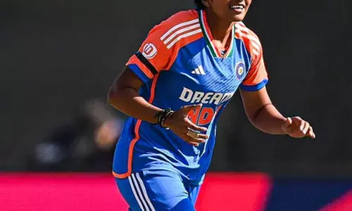 भारत बनाम इंग्लैंड : अपनी पहली ही टी20 सीरीज में श्री चरणी ने बनाया अनूठा रिकॉर्ड