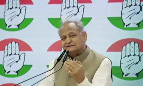 मराठी-हिंदी विवाद पर अशोक गहलोत ने कहा, भाषा पर झगड़ा न करें, सबका सम्मान करें