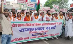 झारखंड में पेसा कानून लागू करने की मांग को लेकर आदिवासी संगठनों का राजभवन मार्च