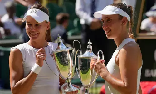 विंबलडन 2025 : वेरोनिका कुदेरमेतोवा और एलिस मर्टेंस ने महिला युगल खिताब जीता विंबलडन 2025 : वेरोनिका कुदेरमेतोवा और एलिस मर्टेंस ने महिला युगल खिताब जीता