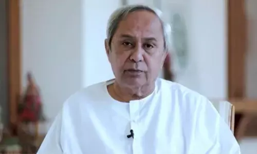 कनाडा के टोरंटो में जगन्नाथ रथ यात्रा में श्रद्धालुओं पर फेंके गए अंडे, नवीन पटनायक ने की निंदा कनाडा के टोरंटो में जगन्नाथ रथ यात्रा में श्रद्धालुओं पर फेंके गए अंडे, नवीन पटनायक ने की निंदा