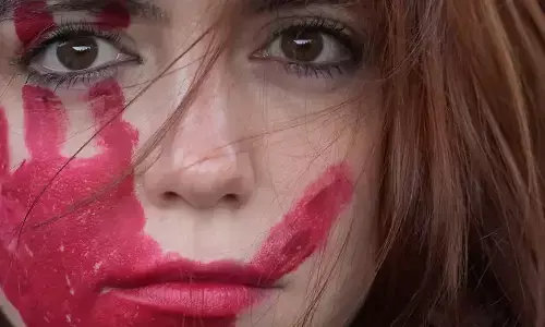 ओडिशा में छात्रा के आत्मदाह से कटघरे में कानून और समाज ओडिशा में छात्रा के आत्मदाह से कटघरे में कानून और समाज