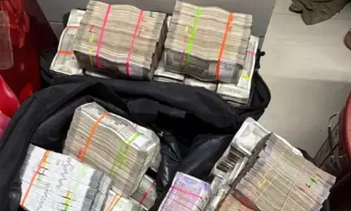 ईडी की बड़ी कार्रवाई : मुंबई में डब्बा ट्रेडिंग और ऑनलाइन सट्टेबाजी रैकेट के खिलाफ छापेमारी, 3.3 करोड़ नकद बरामद