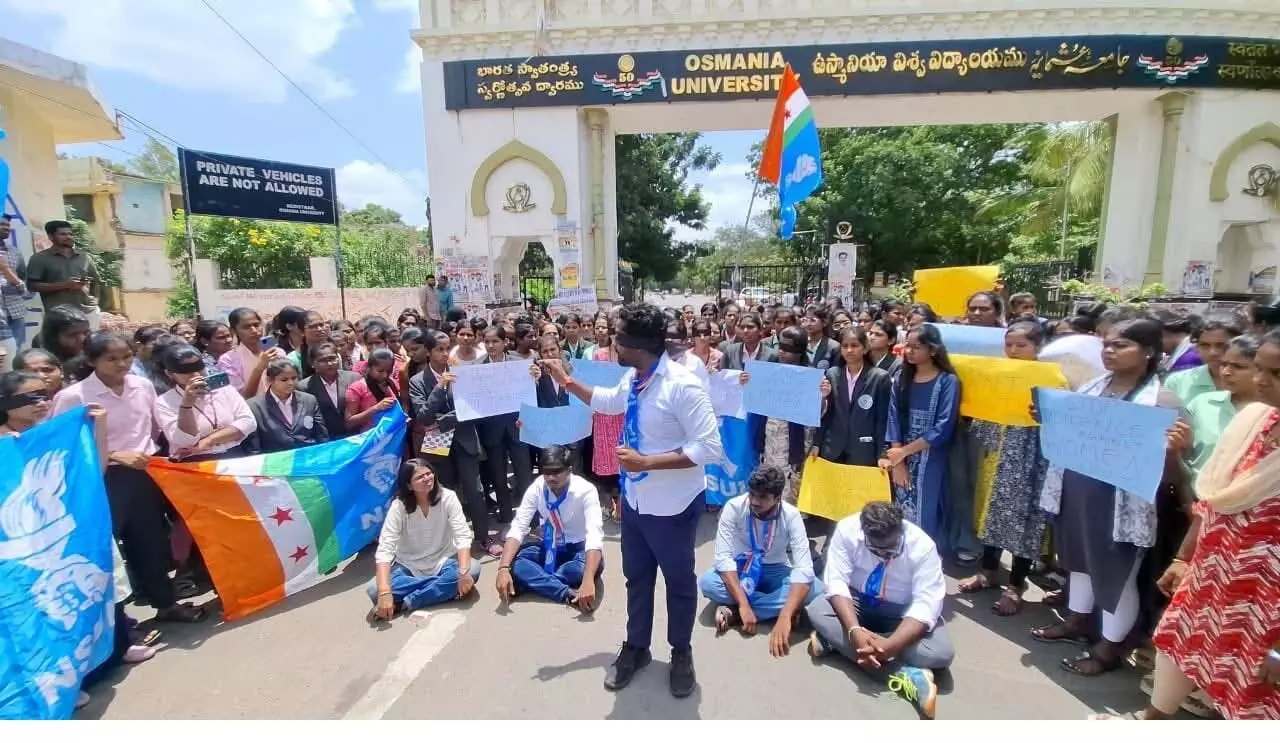 दिल्ली ओडिशा भवन पर एनएसयूआई का विरोध प्रदर्शन