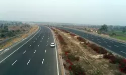 अत्याधुनिक शिकायत निवारण प्लेटफॉर्म के साथ एनएचएआई बढ़ा रहा है हाईवे यूजर एक्सपीरिएंस अत्याधुनिक शिकायत निवारण प्लेटफॉर्म के साथ एनएचएआई बढ़ा रहा है हाईवे यूजर एक्सपीरिएंस