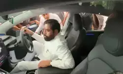 उपमुख्यमंत्री एकनाथ शिंदे ने की टेस्ला कार की पहली टेस्ट ड्राइव