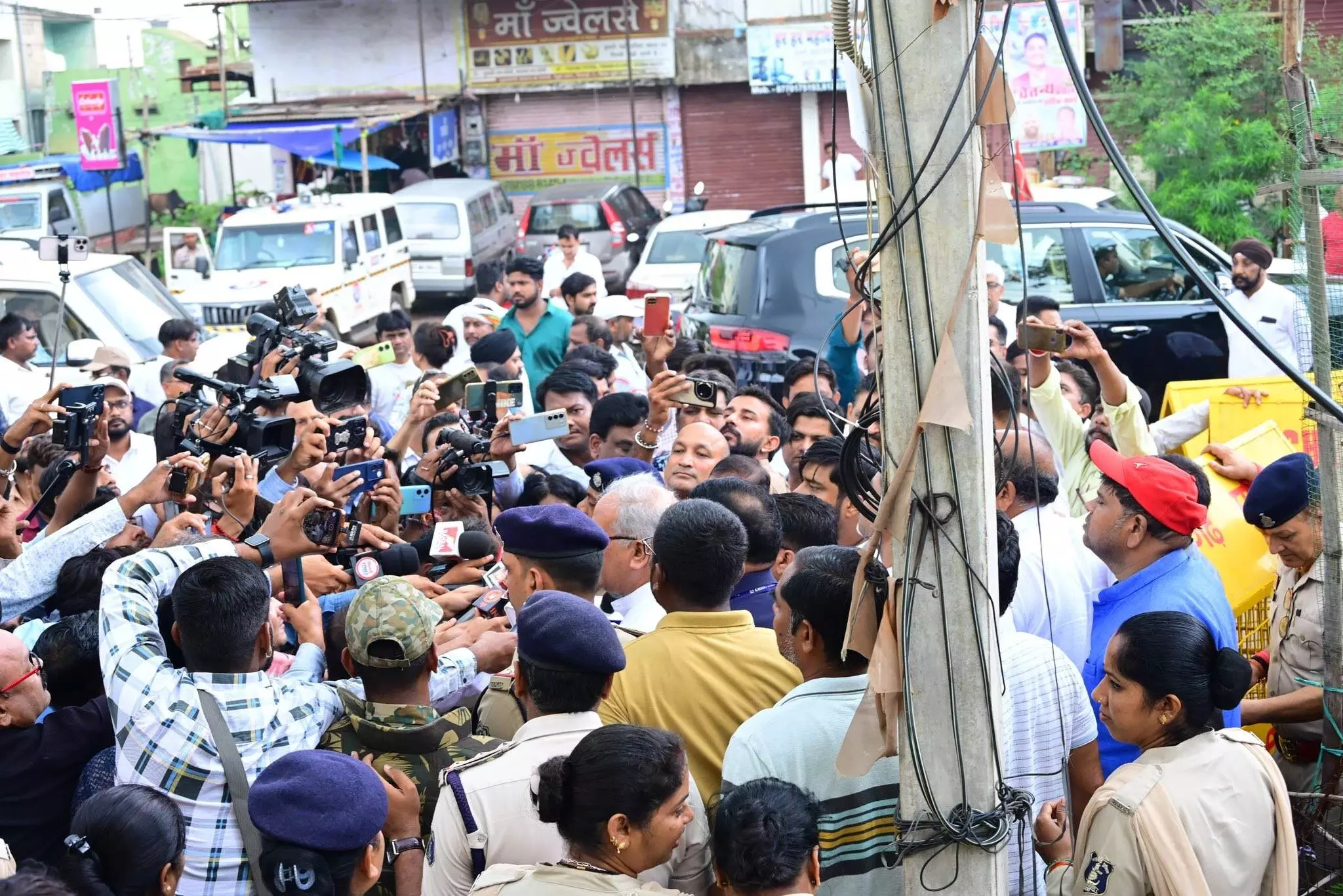 पूर्व मुख्यमंत्री भूपेश बघेल के आवास पर प्रवर्तन निदेशालय ने मारा छापा