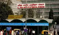 पुरी में दरिंदगी: नाबालिग लड़की को जिंदा जलाया, बेहतर इलाज के लिए एम्स दिल्ली रेफर पुरी में दरिंदगी: नाबालिग लड़की को जिंदा जलाया, बेहतर इलाज के लिए एम्स दिल्ली रेफर