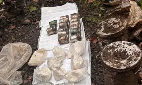 झारखंड के कोल्हान में नक्सलियों की साजिश नाकाम, जंगल से भारी मात्रा में विस्फोटक बरामद