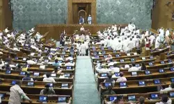 विपक्ष के हंगामे के बाद ऑपरेशन सिंदूर पर चर्चा को तैयार सरकार, राज्यसभा में 9 और लोकसभा में 16 घंटे होगी बहस विपक्ष के हंगामे के बाद ऑपरेशन सिंदूर पर चर्चा को तैयार सरकार, राज्यसभा में 9 और लोकसभा में 16 घंटे होगी बहस