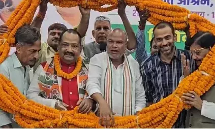 बिहार : जदयू को झटका, पूर्व विधान पार्षद ने थामा कांग्रेस का दामन