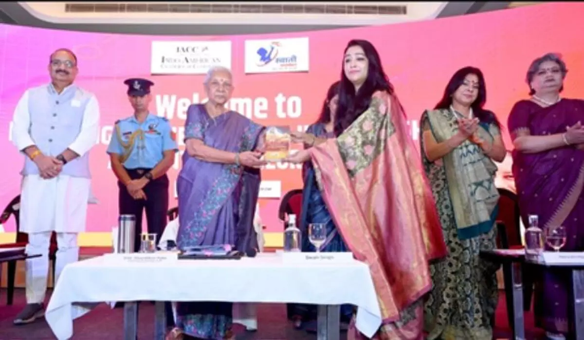 लखनऊ : ब्रेकिंग बैरियर्स सम्मेलन का राज्यपाल ने किया उद्घाटन, 14 महिला उद्यमियों को सम्मान