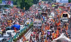 उन्मादी कठपुतलियों का देश