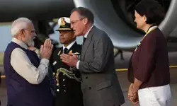 लंदन पहुंचे पीएम मोदी, भारतीय समुदाय के लोगों में दिखा गजब का उत्साह