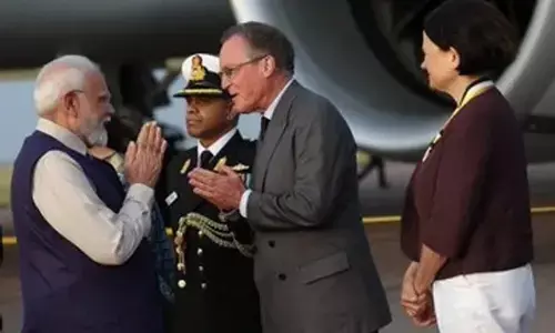 लंदन पहुंचे पीएम मोदी, भारतीय समुदाय के लोगों में दिखा गजब का उत्साह लंदन पहुंचे पीएम मोदी, भारतीय समुदाय के लोगों में दिखा गजब का उत्साह