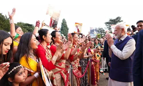 पीएम मोदी का लंदन में प्रवासी भारतीयों ने किया जोरदार स्वागत, बोले- मैं अभिभूत पीएम मोदी का लंदन में प्रवासी भारतीयों ने किया जोरदार स्वागत, बोले- मैं अभिभूत