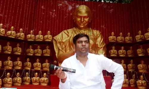 फूलन देवी की शहादत दिवस पर पटना में वीआईपी पार्टी की श्रद्धांजलि सभा