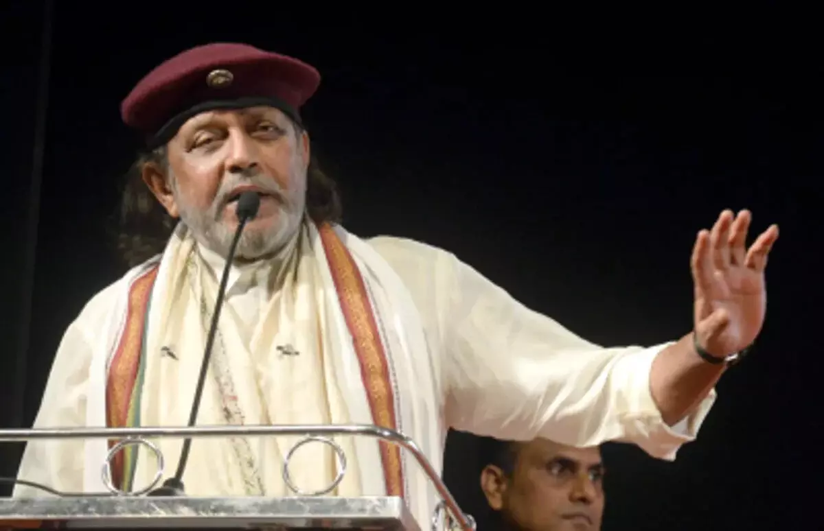 ममता बनर्जी बंगालियों के उत्पीड़न पर झूठी कहानी गढ़ रही हैं: मिथुन चक्रवर्ती