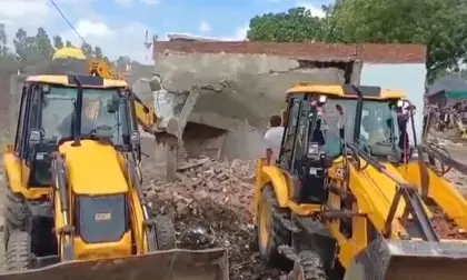 यूपी : धर्मांतरण केस में छांगुर के भतीजे के ठिकानों पर चला बुलडोजर