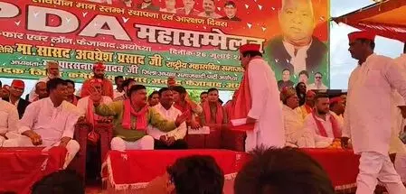 अयोध्या: सपा के पीडीए महासम्मेलन में कुर्सी के लिए बवाल, कार्यकर्ता आपस में भिड़े