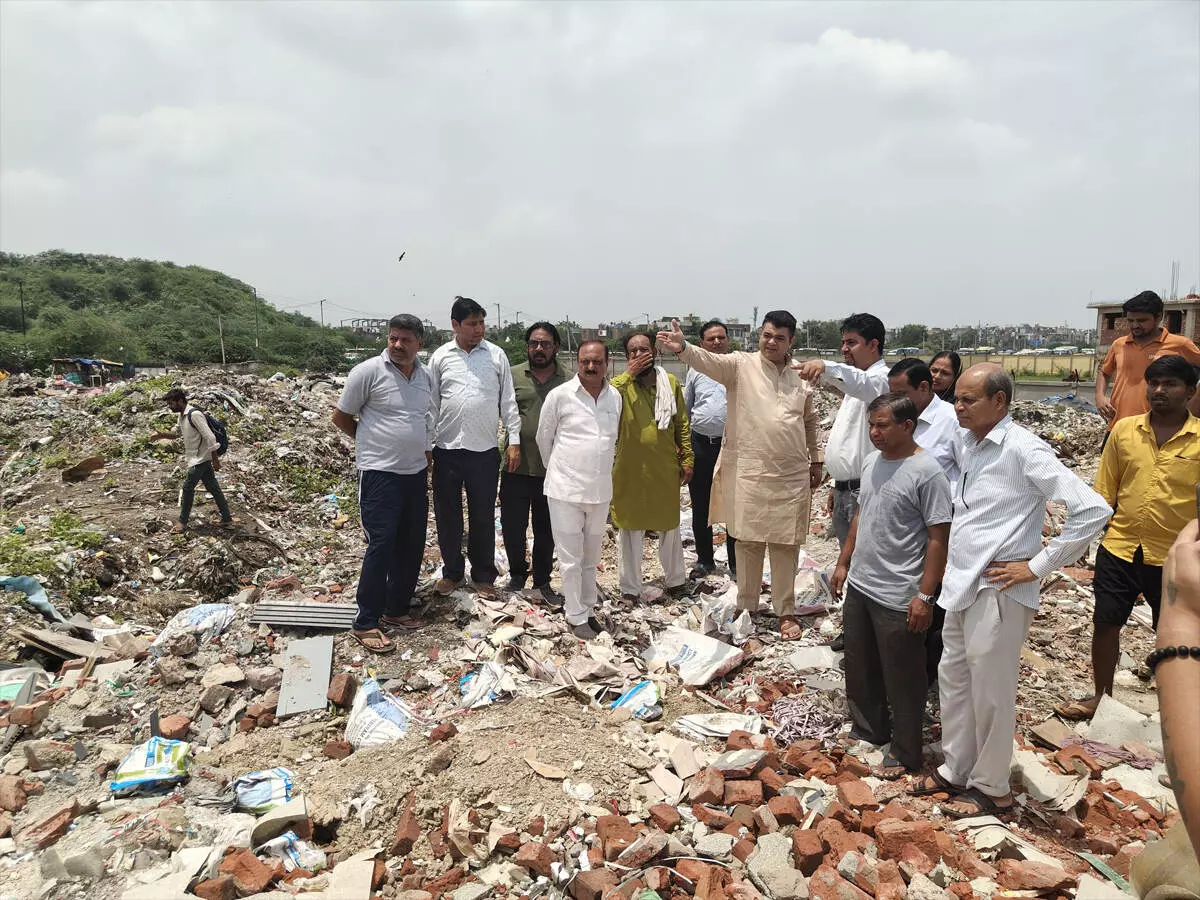 मजलिस पार्क में चौथा कूड़े का पहाड़ बना रही दिल्ली सरकार : अंकुश नारंग