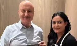 सेना की कर्नल सोफिया कुरैशी से मिले अनुपम खेर, भेंट किया विशेष उपहार