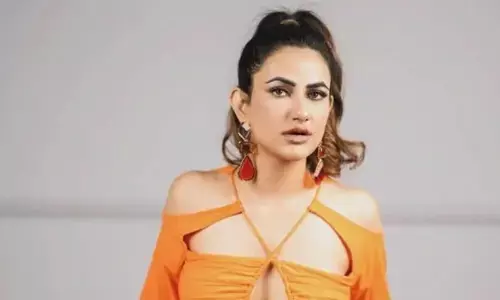 एक्ट्रेस रुचि गुर्जर की बढ़ीं मुश्किलें, मुंबई पुलिस ने दर्ज की एफआईआर एक्ट्रेस रुचि गुर्जर की बढ़ीं मुश्किलें, मुंबई पुलिस ने दर्ज की एफआईआर