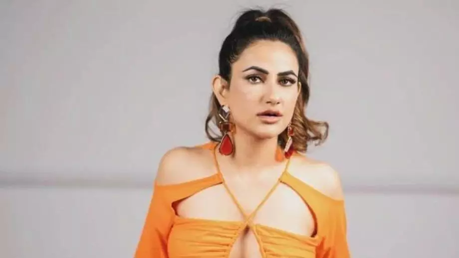 एक्ट्रेस रुचि गुर्जर की बढ़ीं मुश्किलें, मुंबई पुलिस ने दर्ज की एफआईआर एक्ट्रेस रुचि गुर्जर की बढ़ीं मुश्किलें, मुंबई पुलिस ने दर्ज की एफआईआर