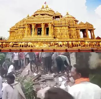 सोने से सजे मंदिर और जर्जर स्कूल, देश का कड़वा सच