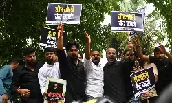 मतदाता सूची पुनरीक्षण के विरोध में युवा कांग्रेस का प्रदर्शन