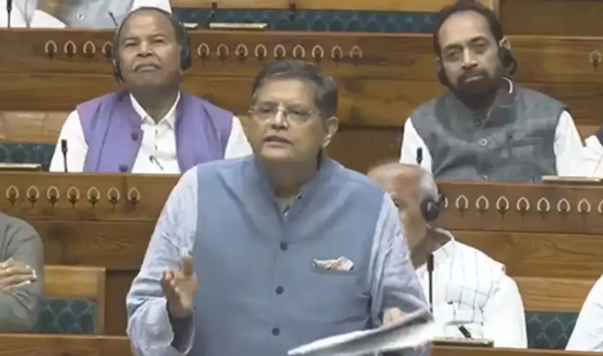 कांग्रेस से शशि थरूर को संसद में बोलने की इजाजत नहीं : बैजयंत पांडा