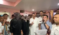 पुलिस पर अत्याचार का आरोप लगाते हुए कांग्रेस विधायकों का बहिर्गमन